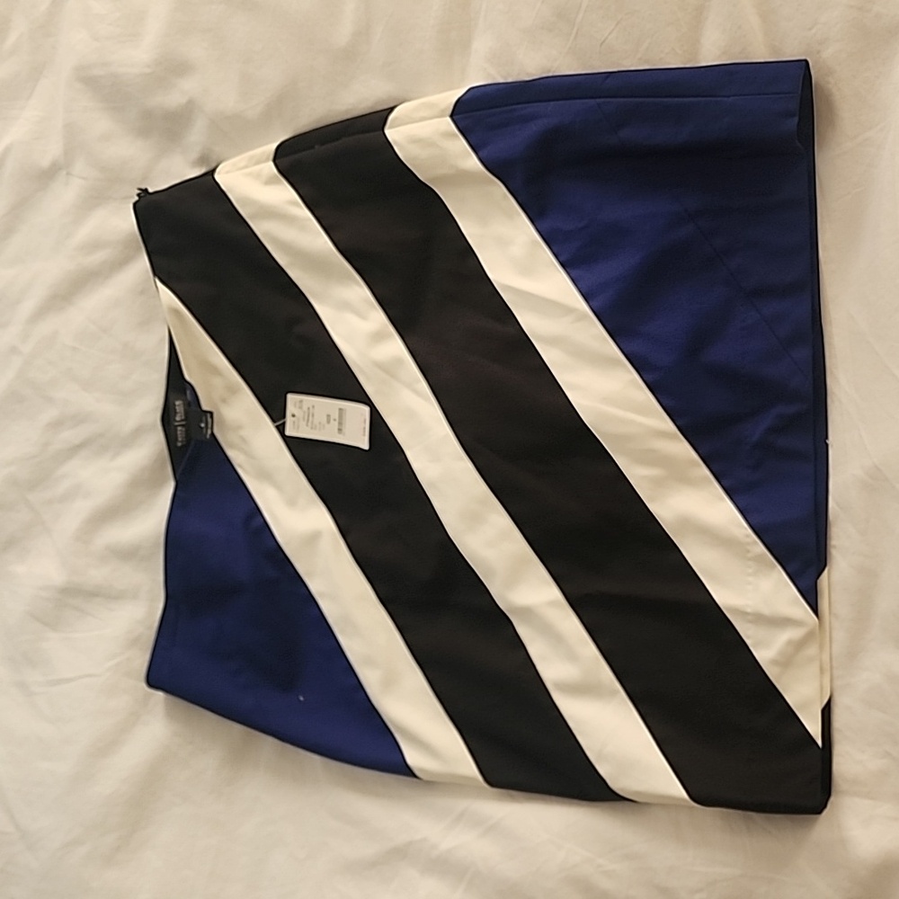 White house black market skirt size 6 NWT black/white/royal blue